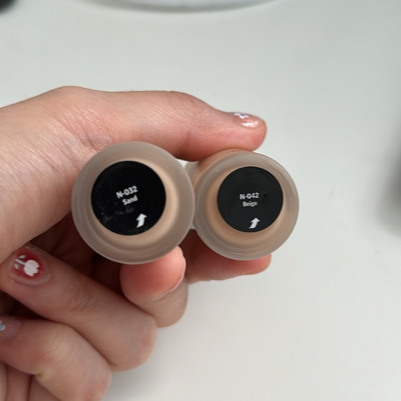 Bobbi Brown foundations - Picture 3 of 3